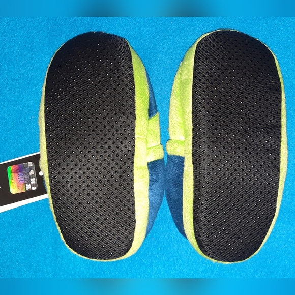 NWT *2 AVAIL* Kids L Seattle Seahawks comfy soft warm Slippers - Picture 2 of 2